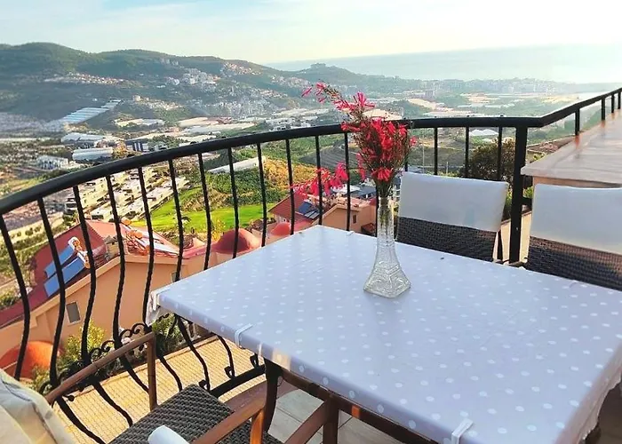 Goldcity De Ana Binaya Yakın Deniz-doğa Manzaralı Villa Alanya