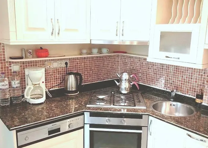 Goldcity De Ana Binaya Yakın Deniz-doğa Manzaralı Villa
