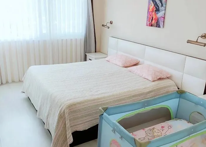 Goldcity De Ana Binaya Yakın Deniz-doğa Manzaralı